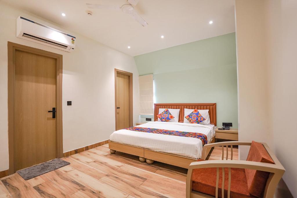 Postel nebo postele na pokoji v ubytování FabHotel Prime IP Indrapuram
