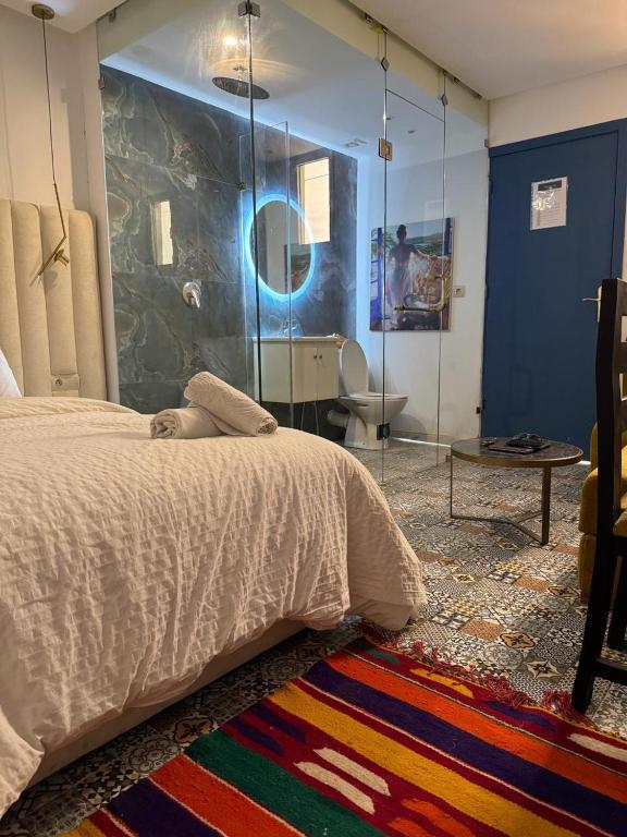 Posteľ alebo postele v izbe v ubytovaní Playa Del Sol Surf House