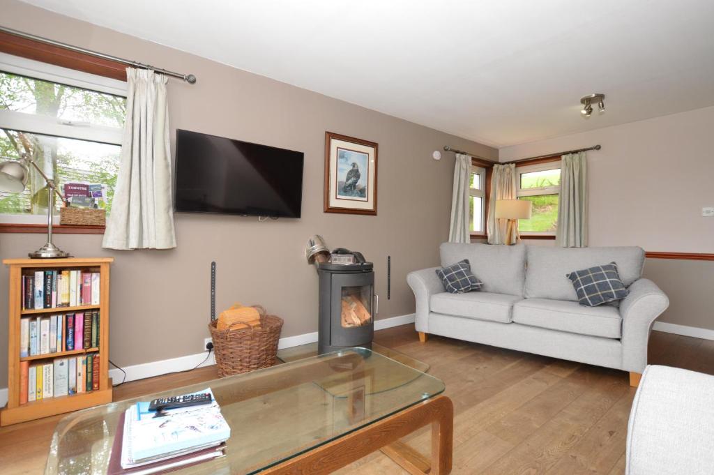 Larch Cottage - Holiday Home