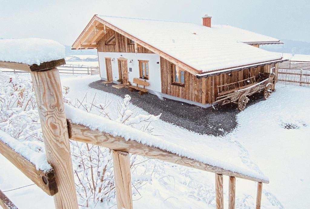 a log cabin in the snow at Bergchalet 3 in Freyung