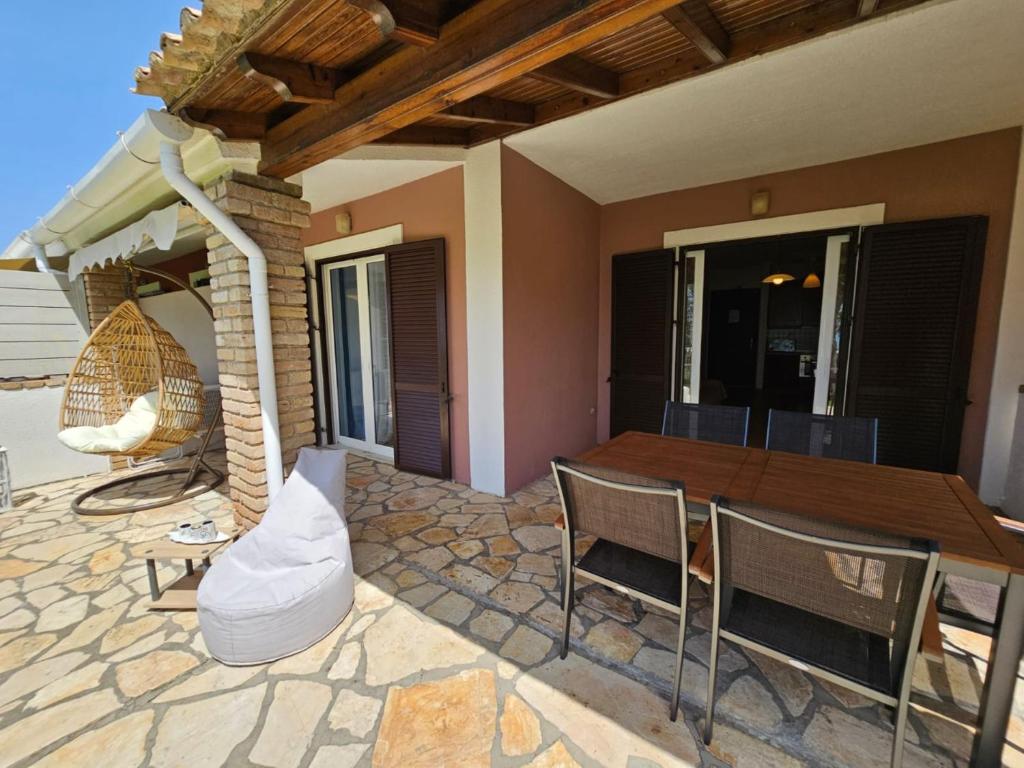 Balkón alebo terasa v ubytovaní Glyfada Beachfront Apartment A3g