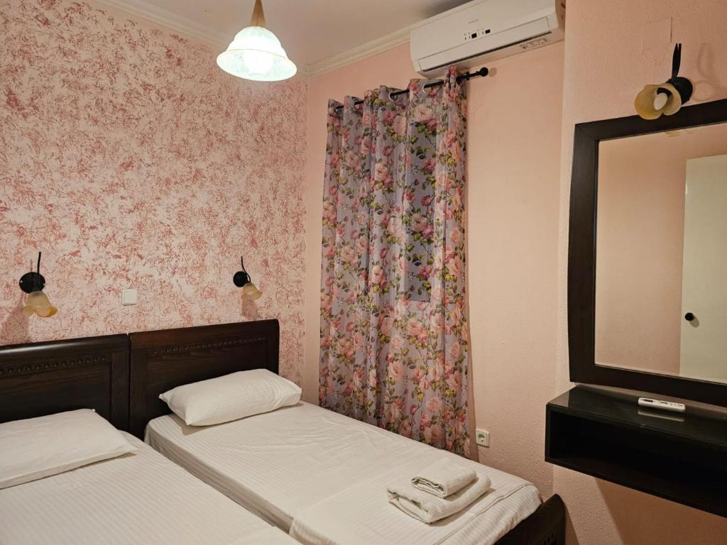 Posteľ alebo postele v izbe v ubytovaní Glyfada Beachfront Apartment A3g