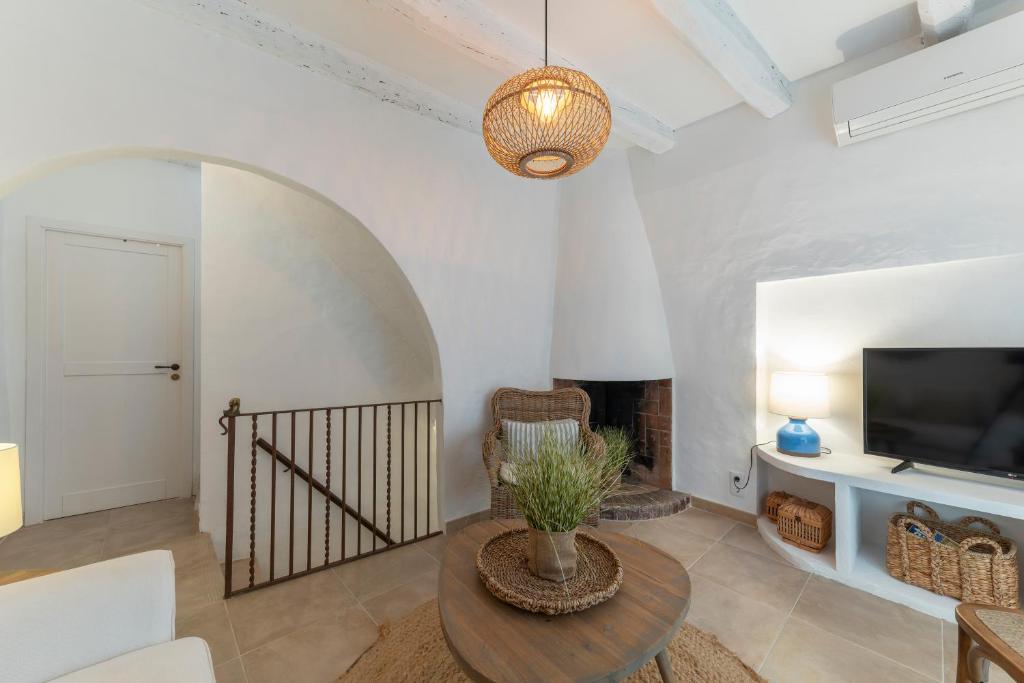 A television and/or entertainment centre at Casa Azul by Hello Homes Sitges