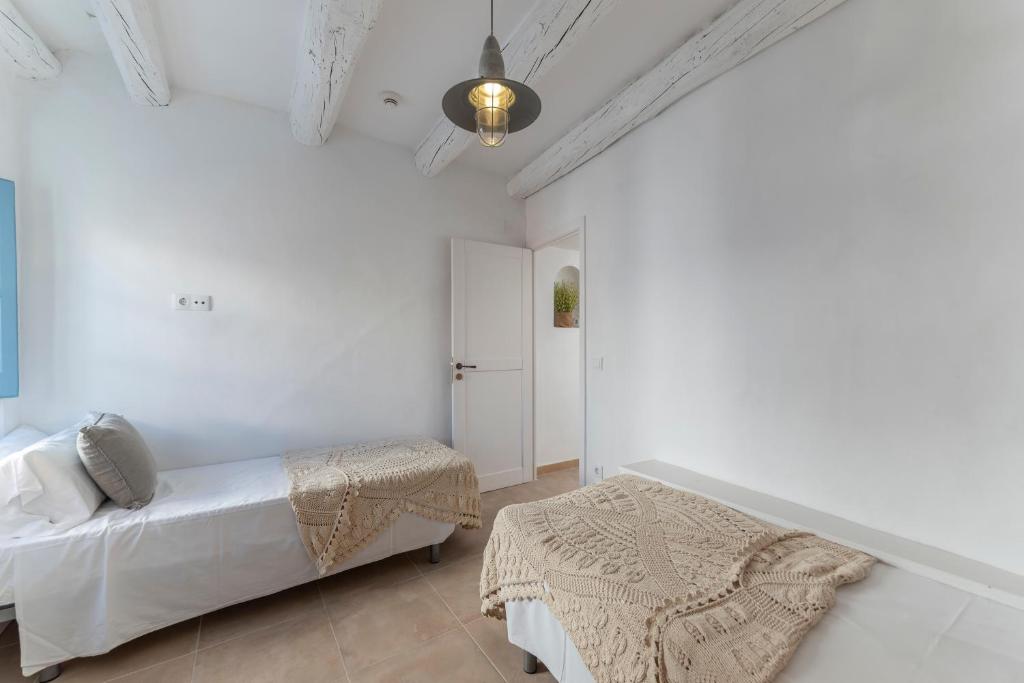 A bed or beds in a room at Casa Azul by Hello Homes Sitges