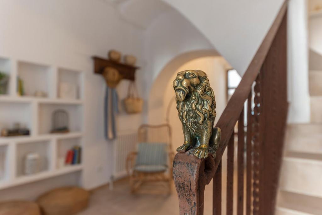 A seating area at Casa Azul by Hello Homes Sitges
