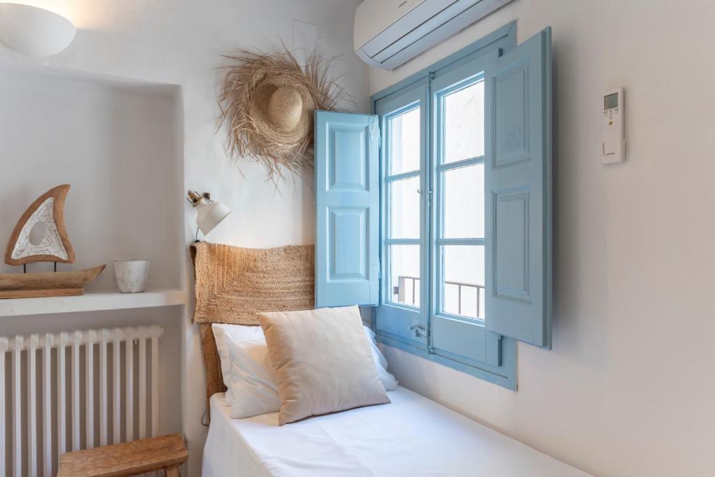 A bed or beds in a room at Casa Azul by Hello Homes Sitges