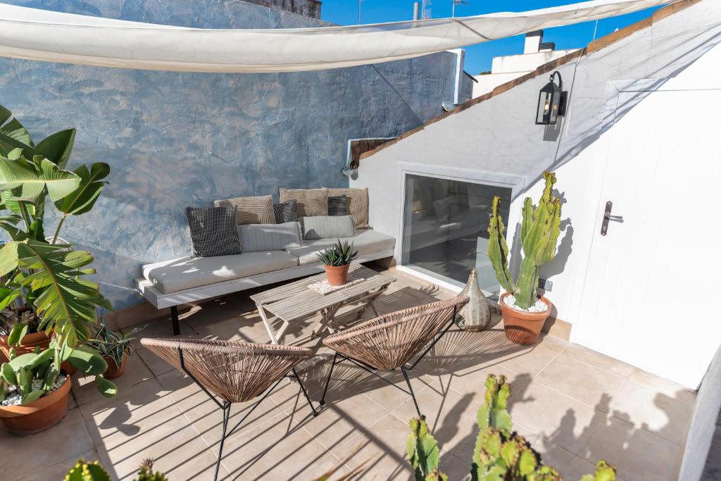 A balcony or terrace at Casa Azul by Hello Homes Sitges