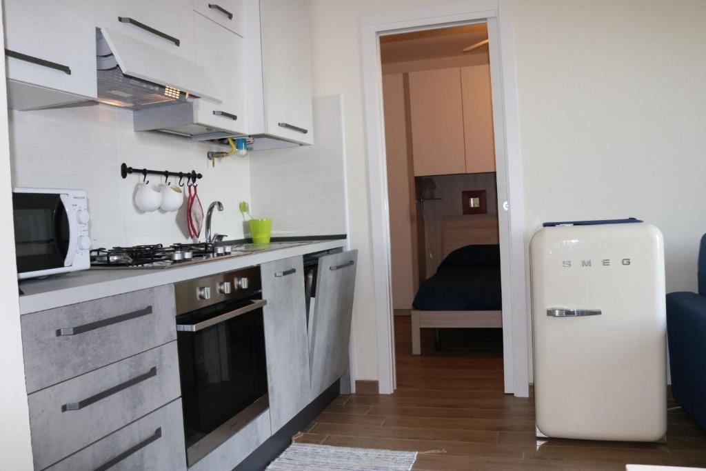 A kitchen or kitchenette at Apartments in Lazise/Gardasee 21939