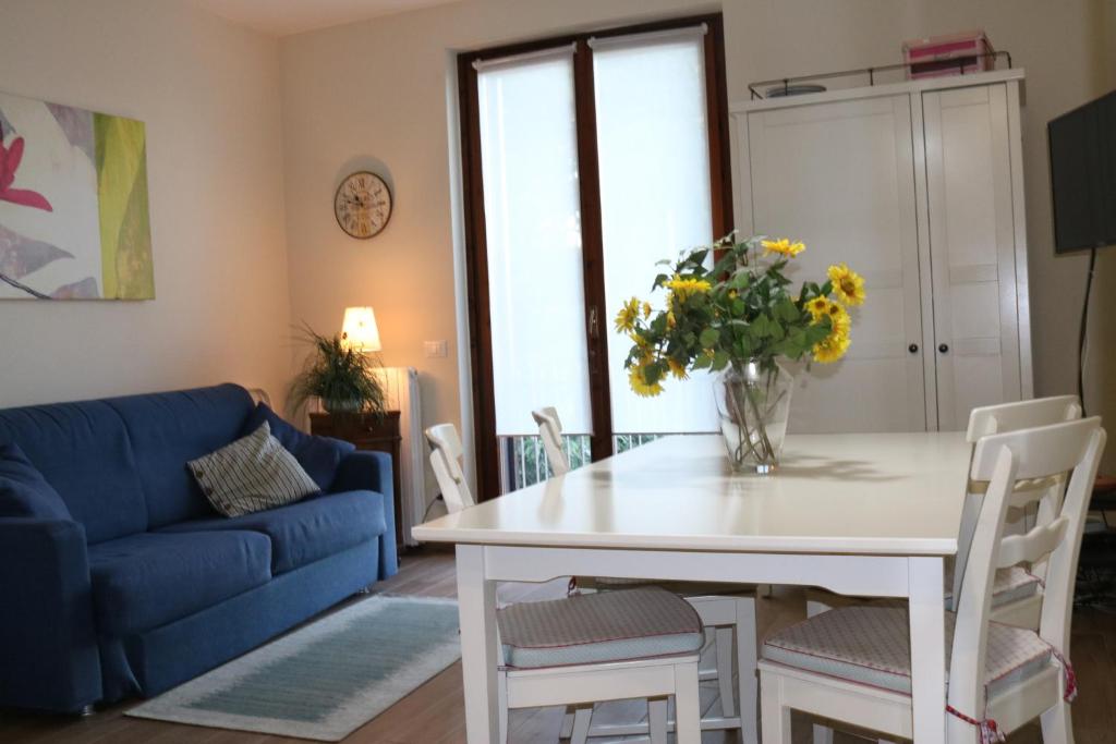 A seating area at Apartments in Lazise/Gardasee 21939