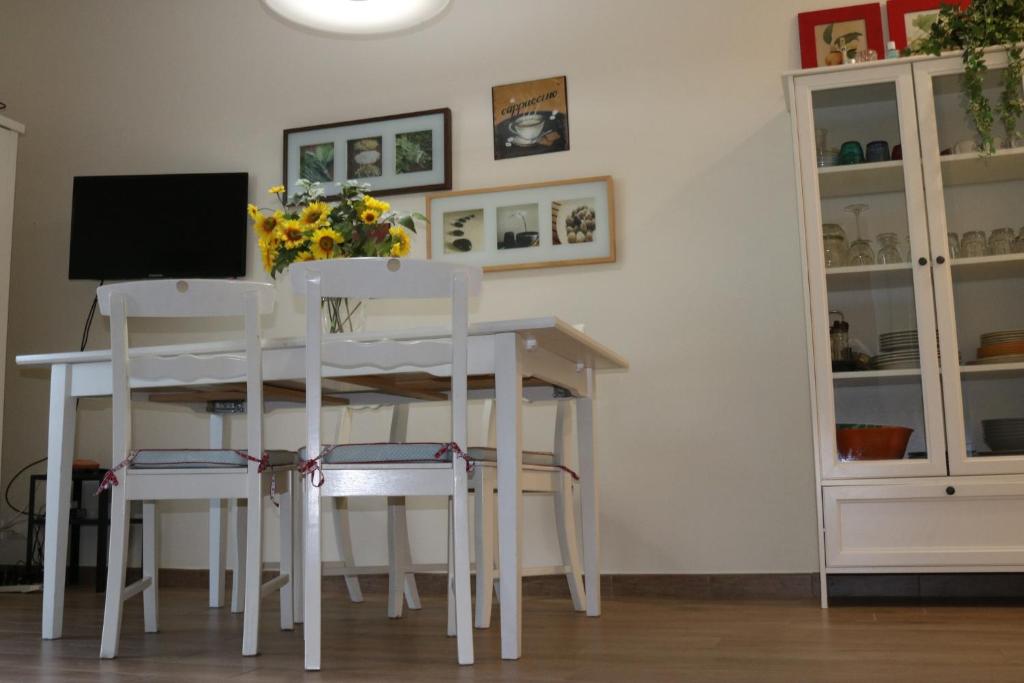 A television and/or entertainment centre at Apartments in Lazise/Gardasee 21939