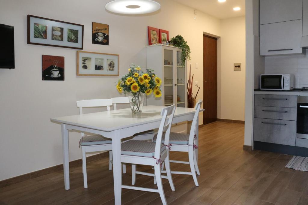 A kitchen or kitchenette at Apartments in Lazise/Gardasee 21939