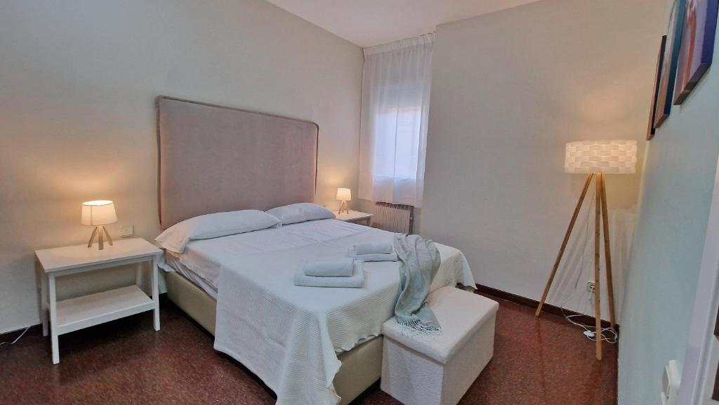 Кровать или кровати в номере Modern apartment close to the Camp Nou Stadium