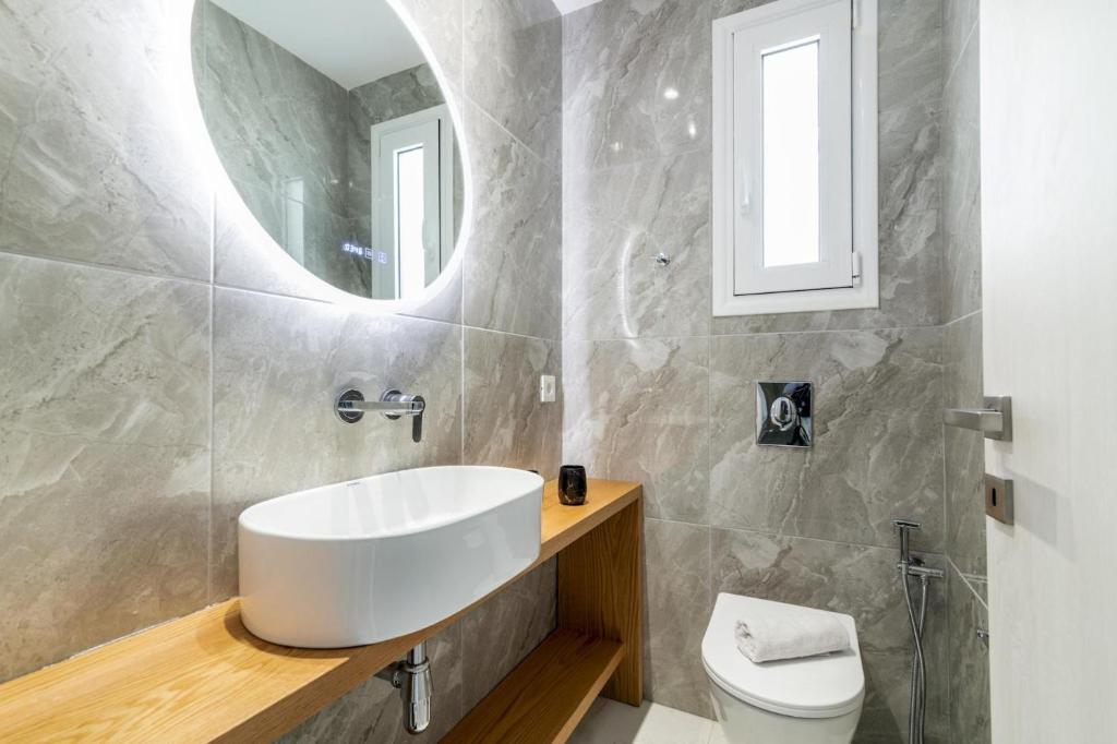 Kúpeľňa v ubytovaní Cavo Mare Mirazur Luxury Retreat with private pool