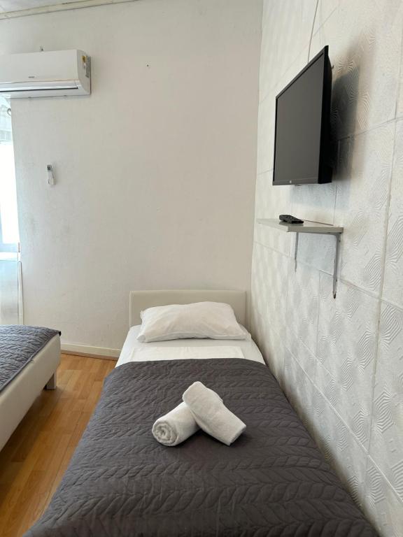 Łóżko lub łóżka w pokoju w obiekcie Apartments Tara and Karla