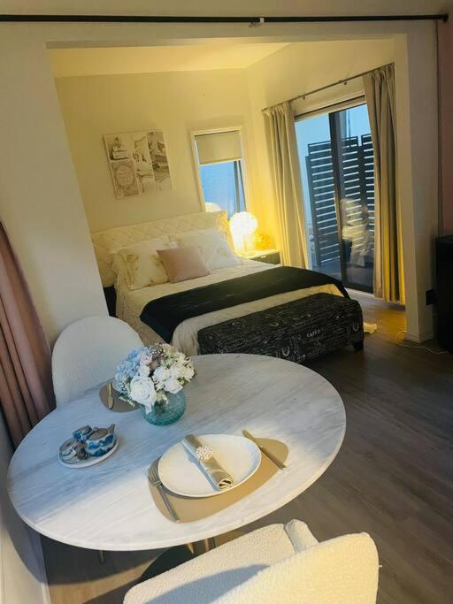 Delightful little house & Chateau Charme Suite - Resim 44