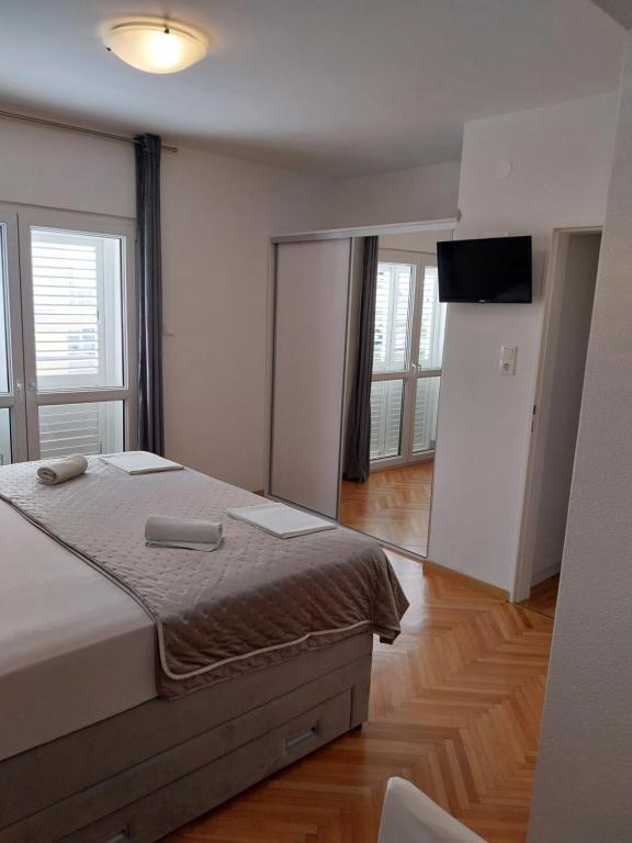 Posteľ alebo postele v izbe v ubytovaní Apartments Rose Loboja