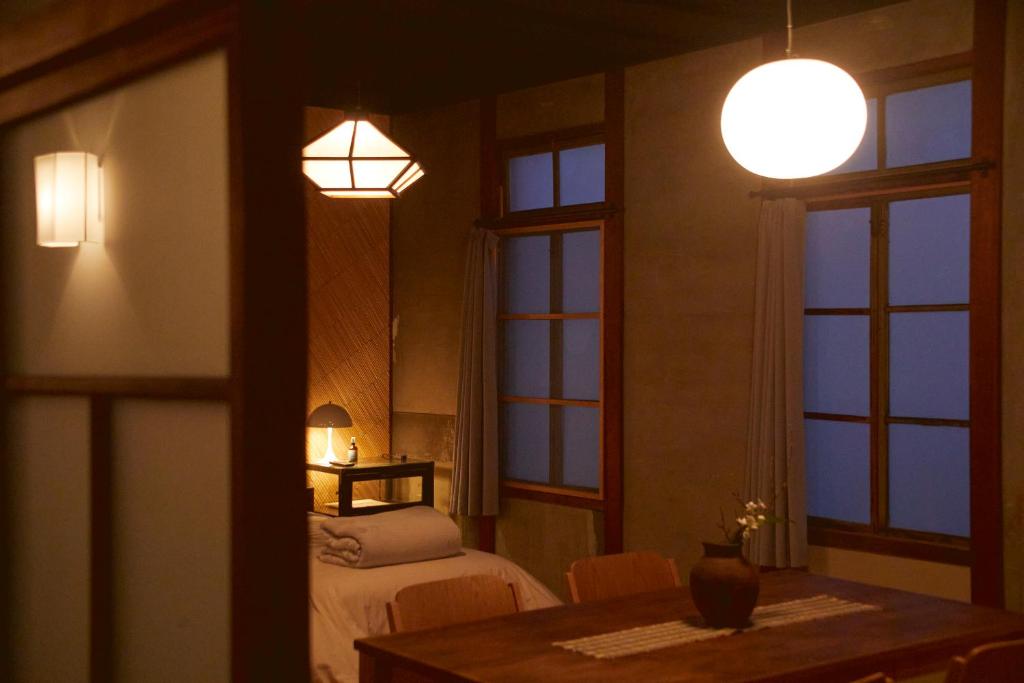 Postel nebo postele na pokoji v ubytování Lhotel de Mai
