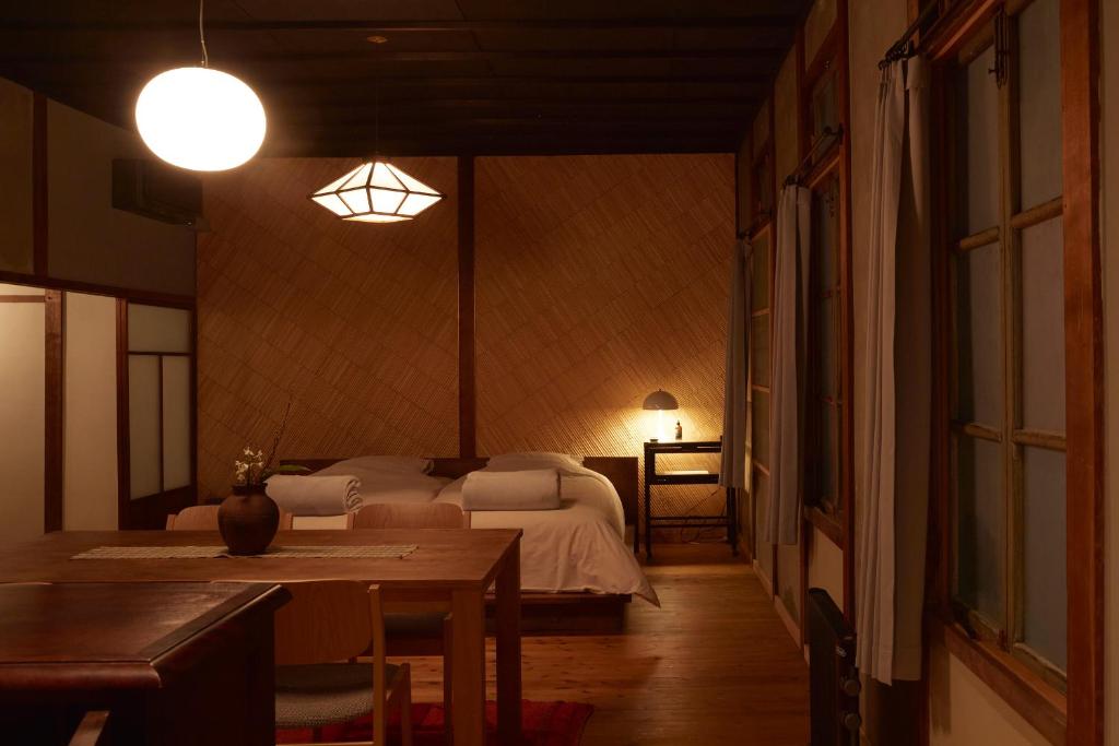 Postel nebo postele na pokoji v ubytování Lhotel de Mai