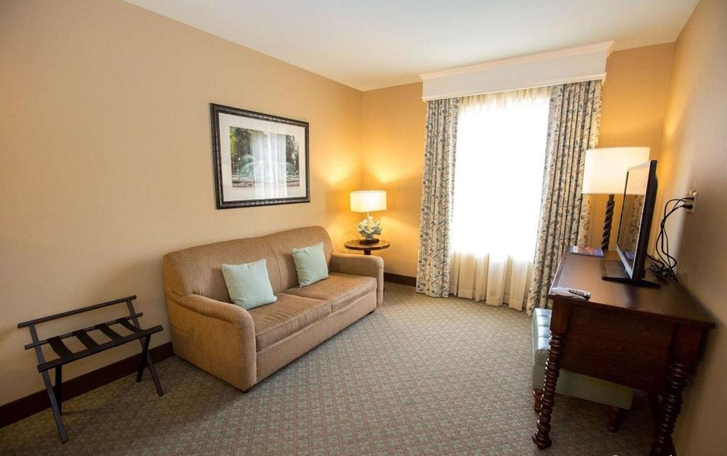 Embassy Suites Savannah Historic District - 两居室套房，带有两个大号床 - 移动性通道