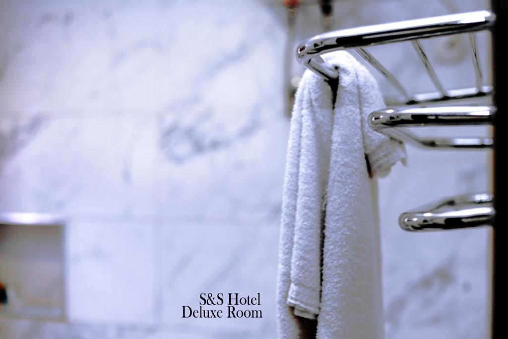 Koupelna v ubytování S & S Hotel & Suites