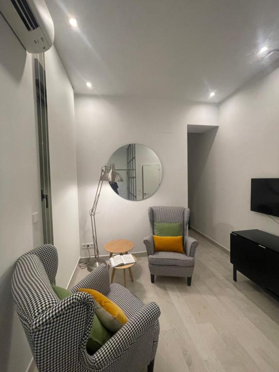 CASA DE HUÉSPEDES ALMIRANTE MADRID - Housity