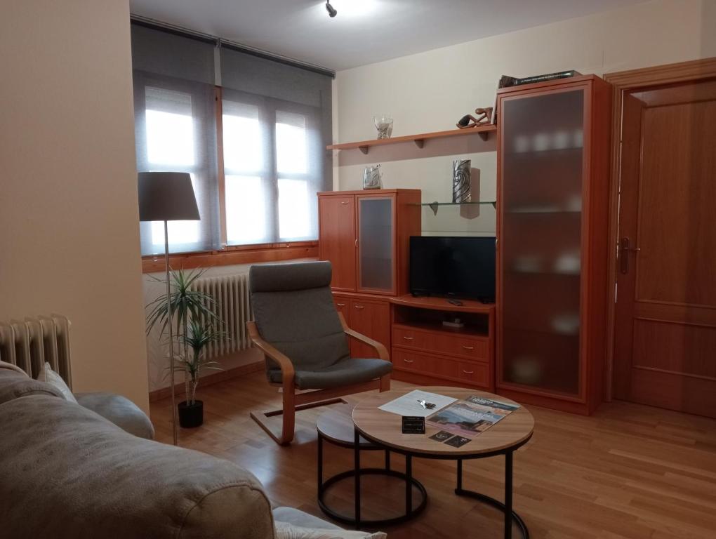 Televízia a/alebo spoločenská miestnosť v ubytovaní Lanka