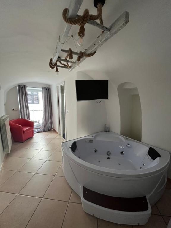 TV a/nebo společenská místnost v ubytování 21mq Suite Homes Ostuni
