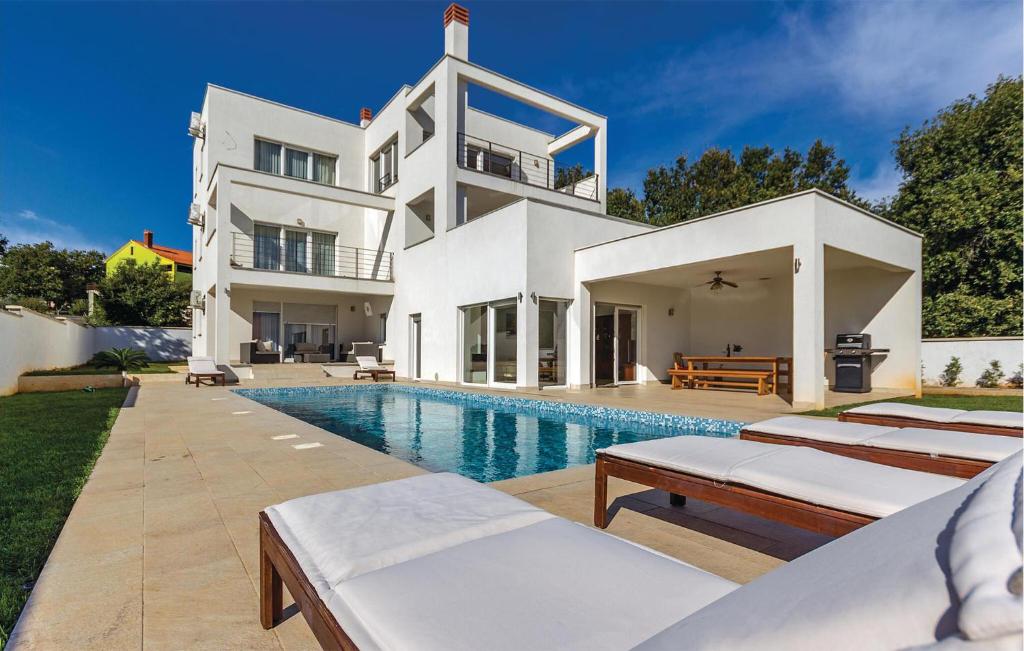 Πισίνα στο ή κοντά στο Beautiful Home In Liznjan With Kitchen