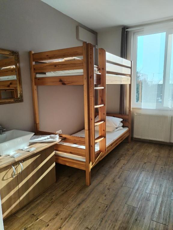 Postel nebo postele na pokoji v ubytování Hostel Ferihegy
