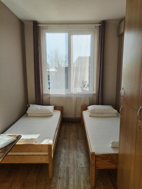 Postel nebo postele na pokoji v ubytování Hostel Ferihegy