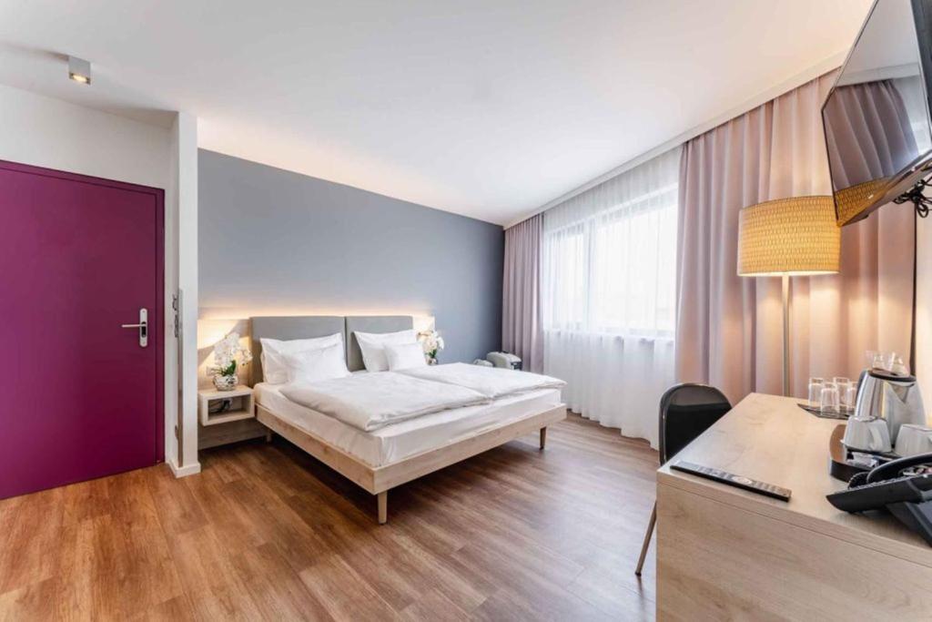 Postel nebo postele na pokoji v ubytování PLAZA INN Wien Gasometer