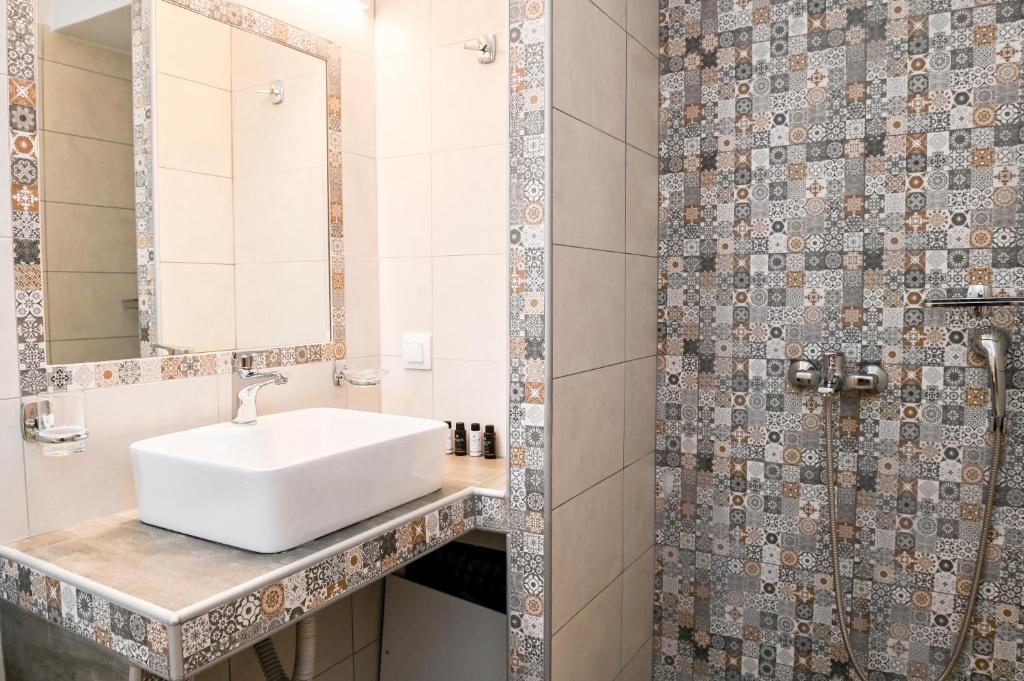 City Center Suites - 12