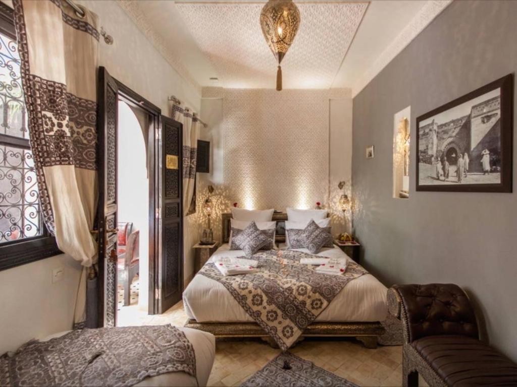 Postel nebo postele na pokoji v ubytování Riad Rêve d'Or