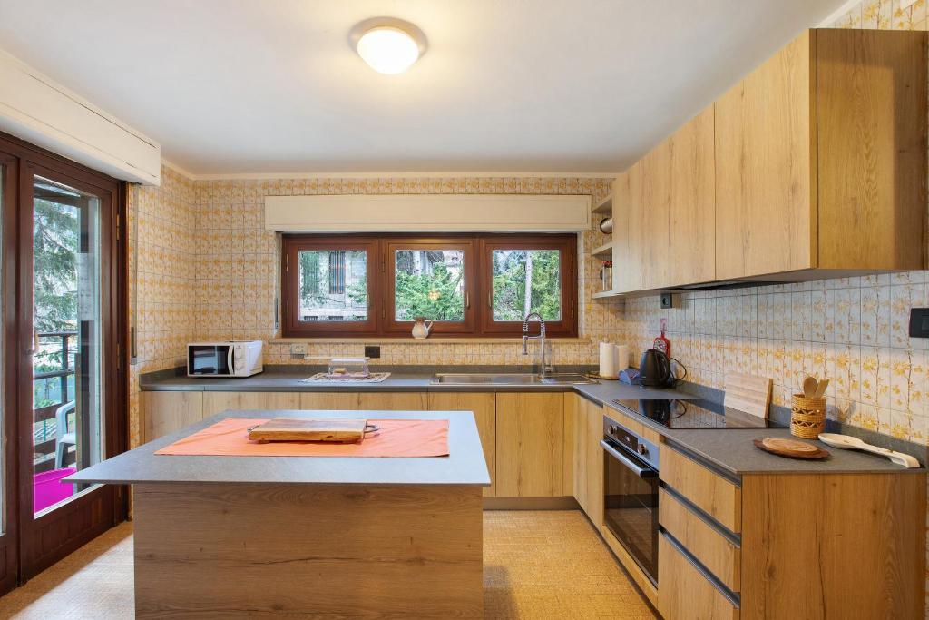 Kuchyň nebo kuchyňský kout v ubytování Maison La Truite