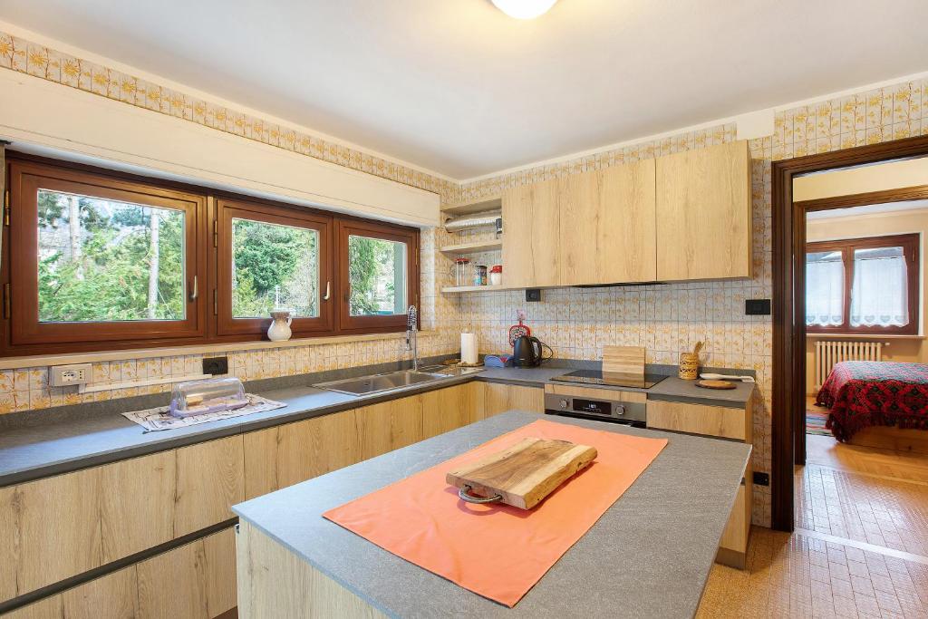 Kuchyň nebo kuchyňský kout v ubytování Maison La Truite