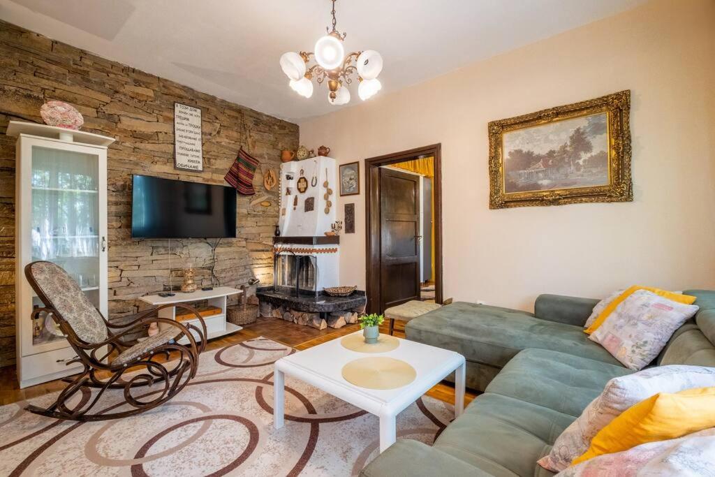 Bulgarian Style Peaceful 1 BDRM Apt, next to metro