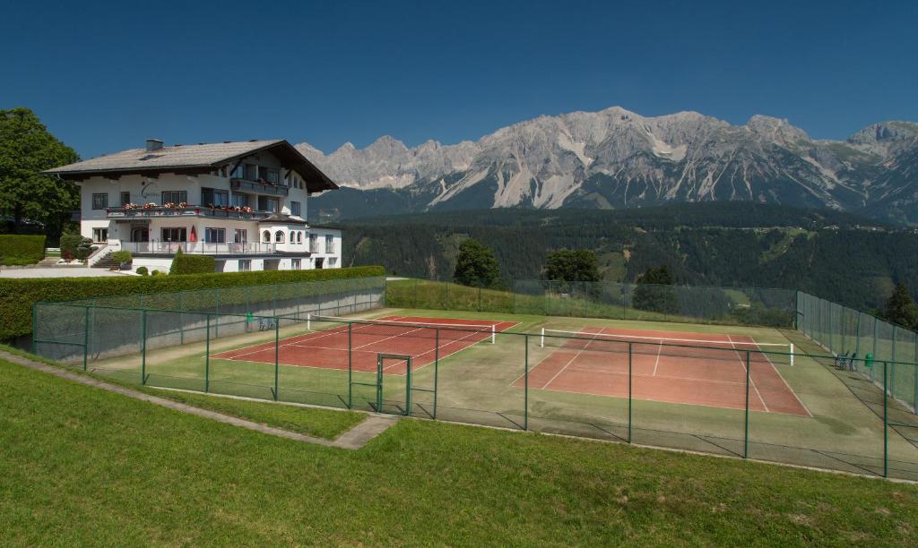Tenis a/nebo squash v ubytování Haus Central nebo okolí