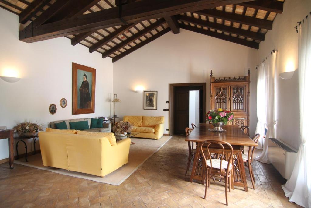 Posedenie v ubytovaní Volpe Pasini - Wine and Rooms