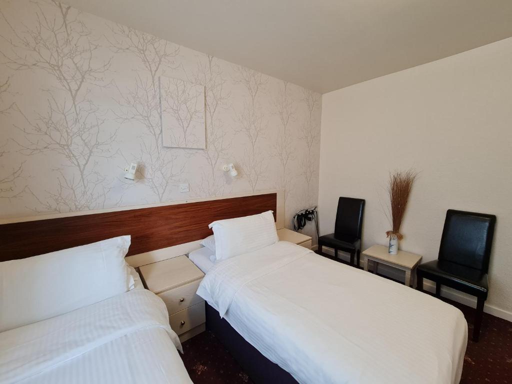 Postel nebo postele na pokoji v ubytování Norfolk Hotel
