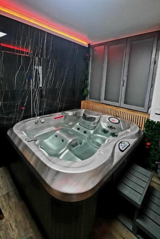 Fotografia z galérie ubytovania Maison Romantique/Jacuzzi v destinácii Valenciennes