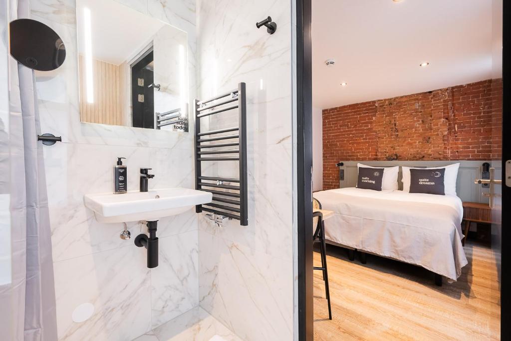 Limehome Amsterdam Leidsekruisstraat - Resim 22