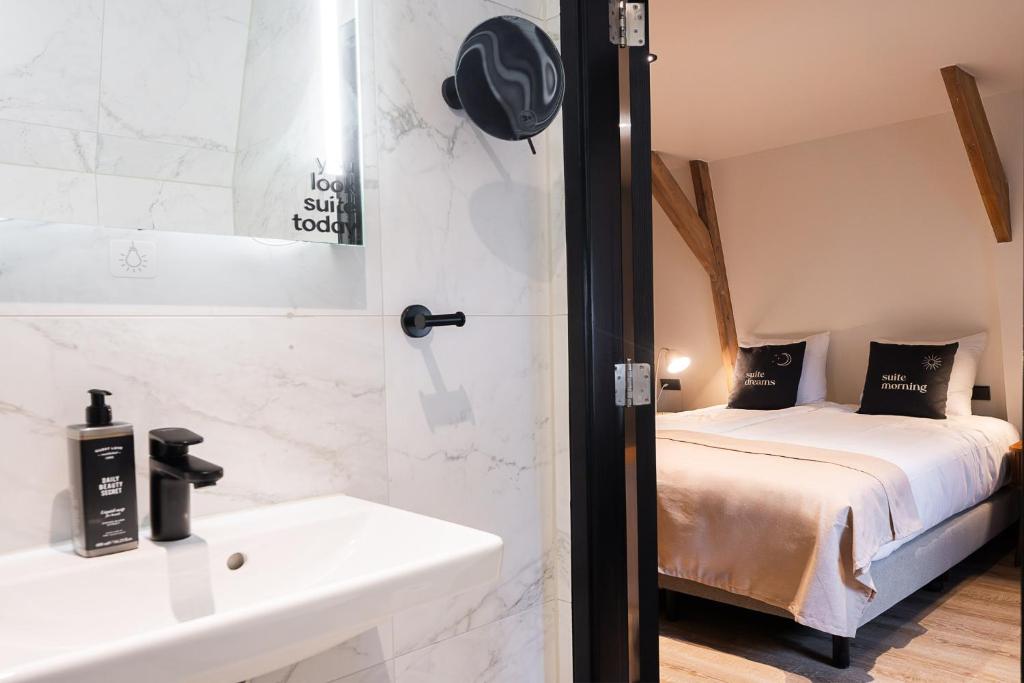 Limehome Amsterdam Leidsekruisstraat - Resim 27