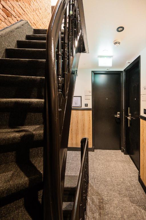 Limehome Amsterdam Leidsekruisstraat - Resim 5