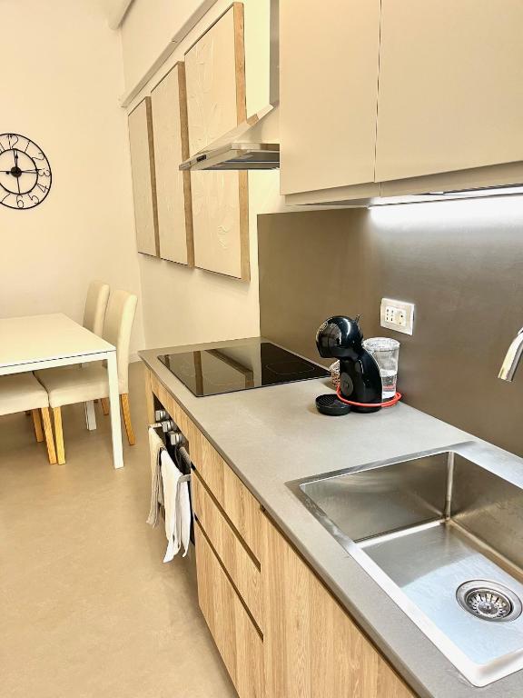 A kitchen or kitchenette at Ciao Bella Apartment