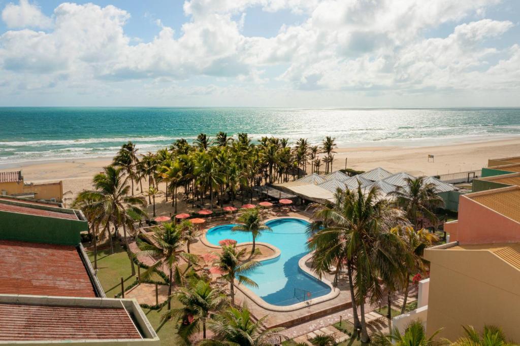 阿基拉斯的住宿－Beach Park Resort - Oceani，享有度假胜地的空中景致,设有游泳池和海滩
