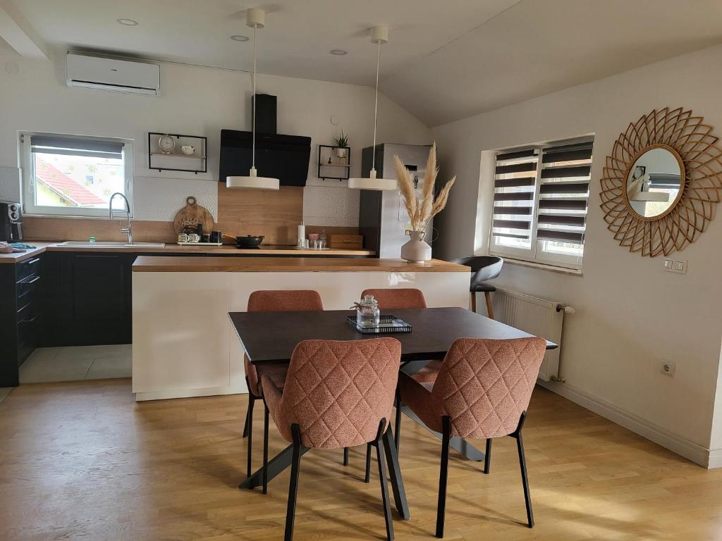 Kuchyňa alebo kuchynka v ubytovaní Apartman Mirella