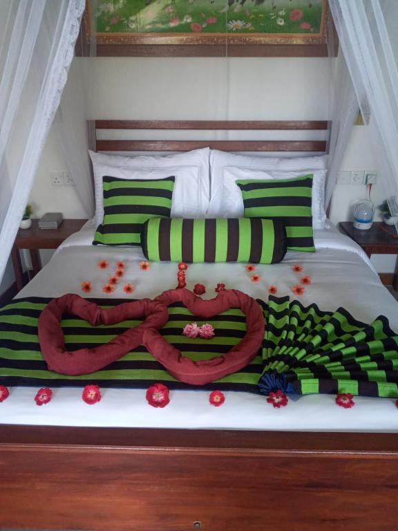 Postel nebo postele na pokoji v ubytování NETHSARA cottage