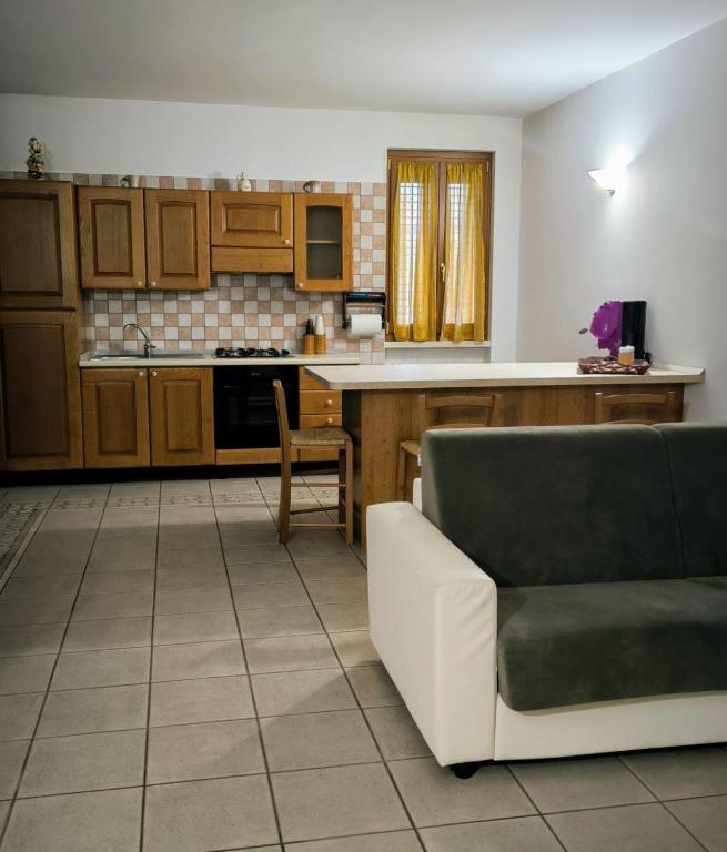 a living room with a couch and a kitchen at Villa Bella in Noci