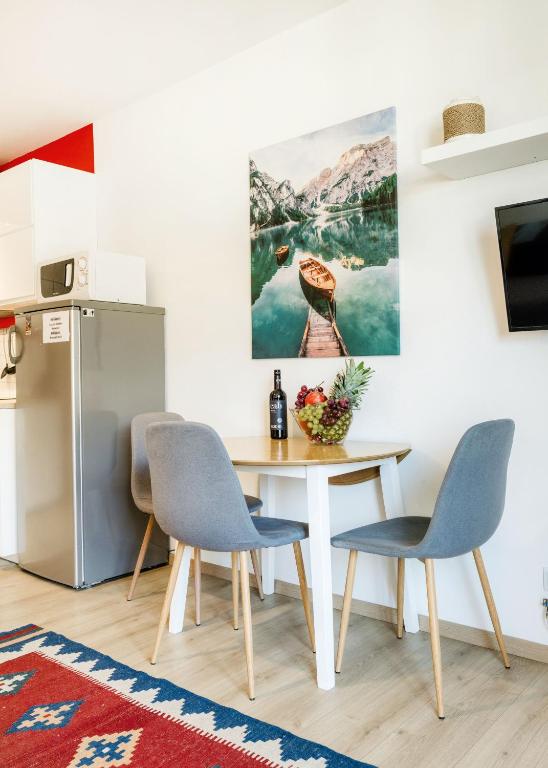 Kuchyňa alebo kuchynka v ubytovaní TUSCANY GARDEN-Free PARKING-Balcony-AC- Elevator