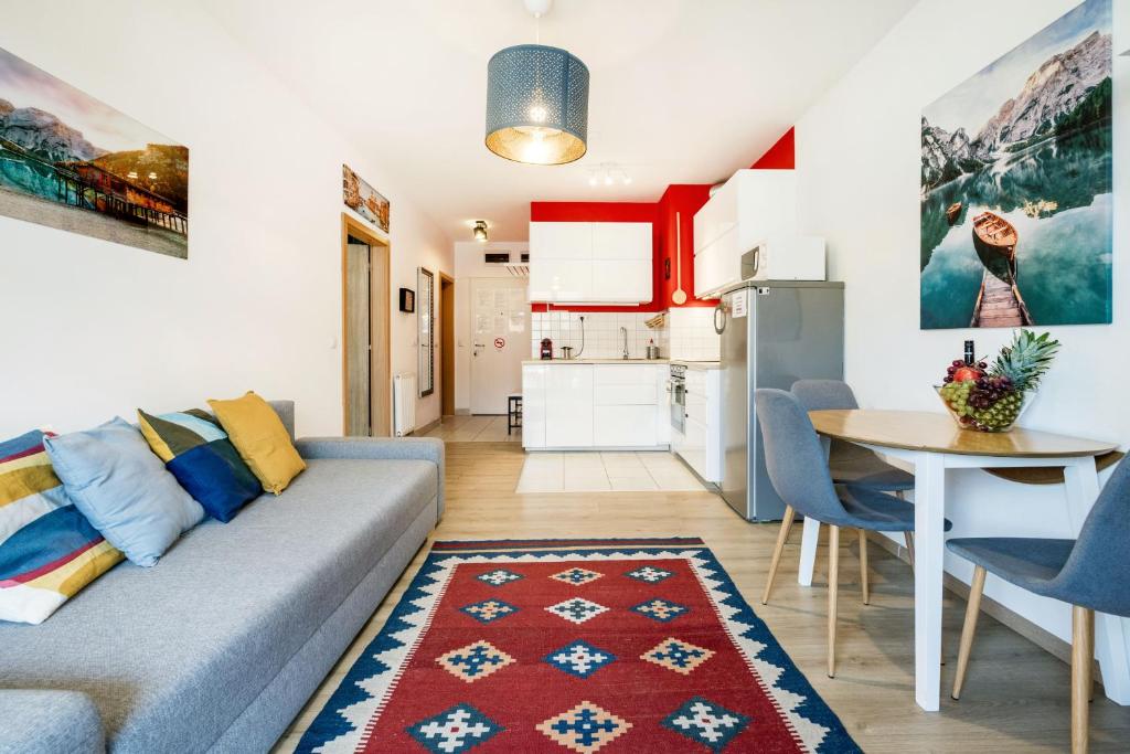 Kuchyňa alebo kuchynka v ubytovaní TUSCANY GARDEN-Free PARKING-Balcony-AC- Elevator